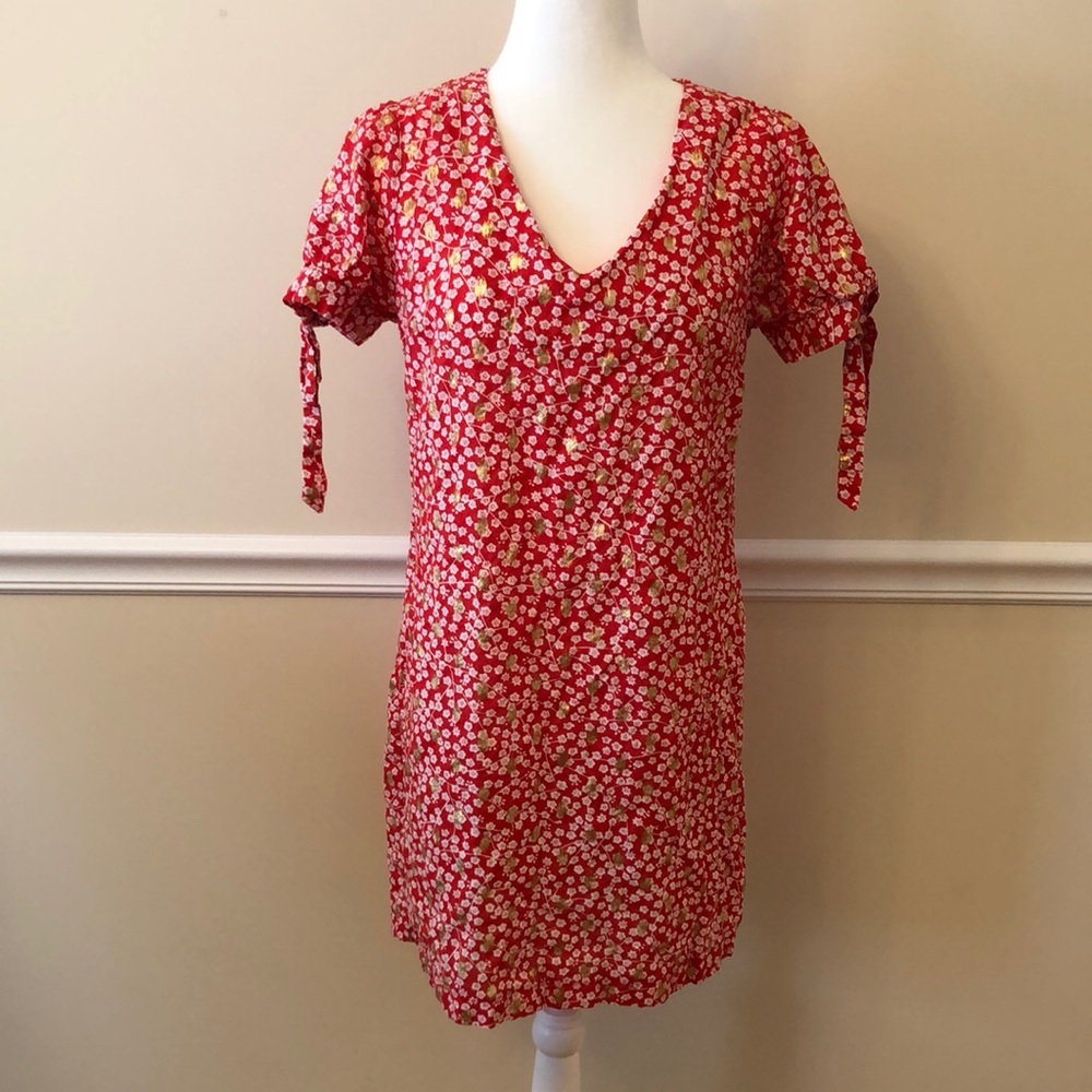 Lili & Lala Red Floral Short Sleeve Dress with White and Gold Size Medium EUC